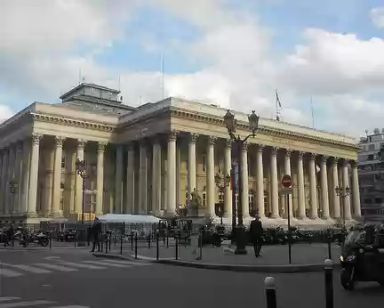 PXL016 Le Palais Brongniart fut inauguré en 1826, ancienne Bourse de Paris ; actuellement, c'est un lieu de conférences, congrès, galas, expositions...